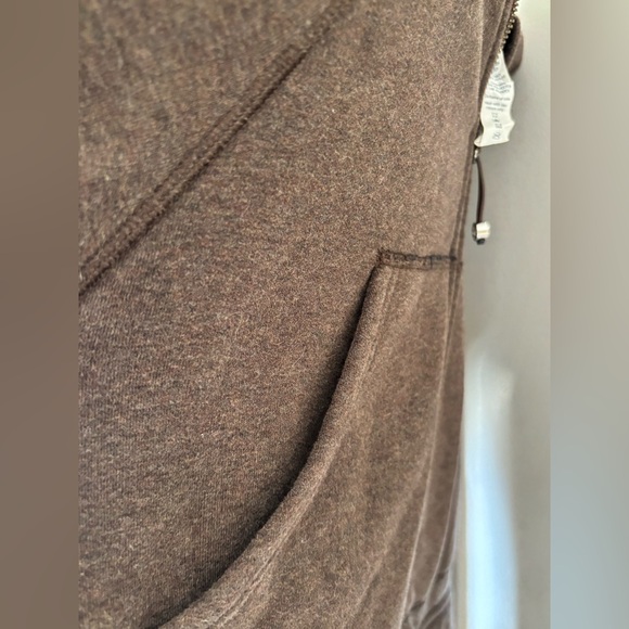 Lululemon crop/ jacket size 4 BROWN like new - Picture 5 of 5